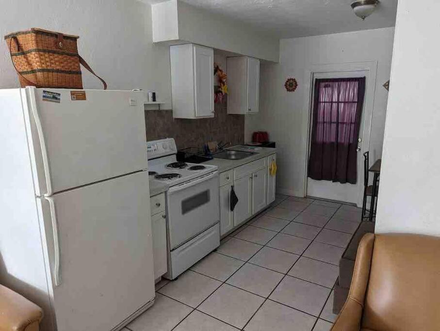Private One-Bedroom 13-Directly Across From Beach St. Pete Beach Exteriér fotografie