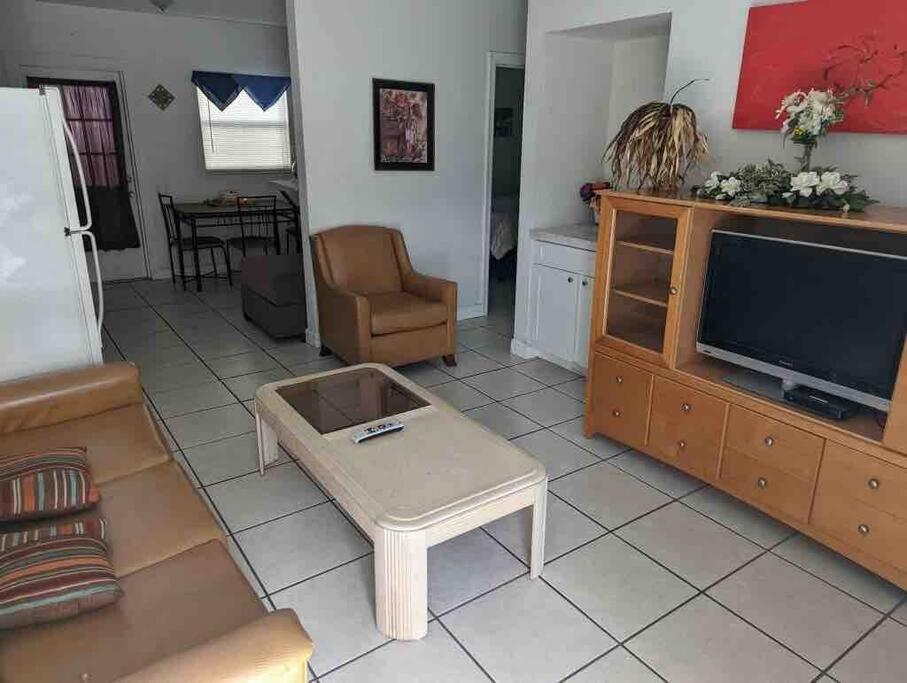 Private One-Bedroom 13-Directly Across From Beach St. Pete Beach Exteriér fotografie